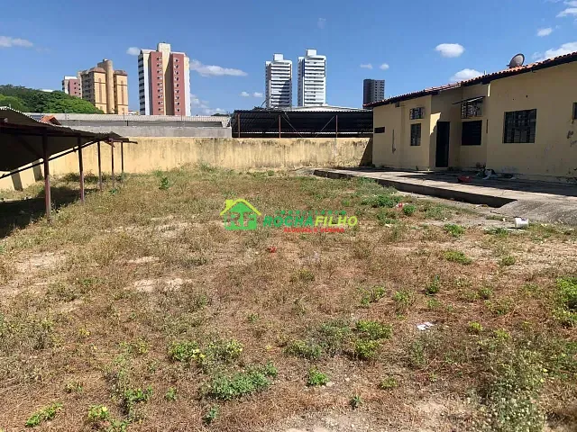Casa com 900m² 3 quartos e 3 banheiros, para alugar, no bairro São Cristóvão em Teresina