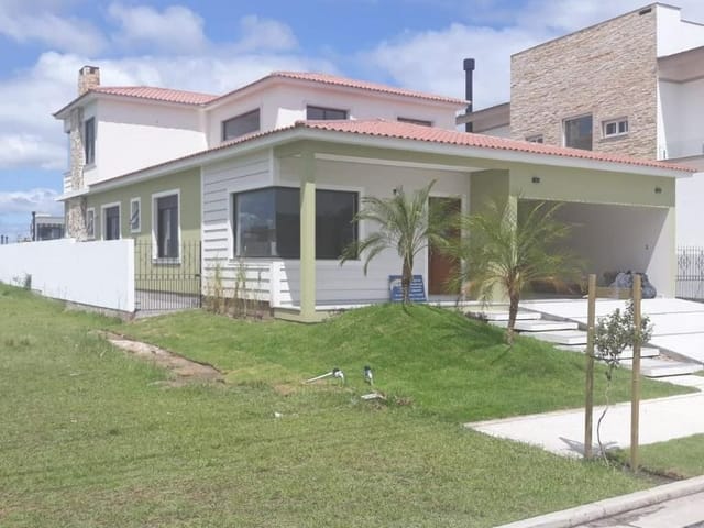 Casa com 452m² 3 quartos e 4 banheiros, à venda, no bairro Laranjal em Pelotas