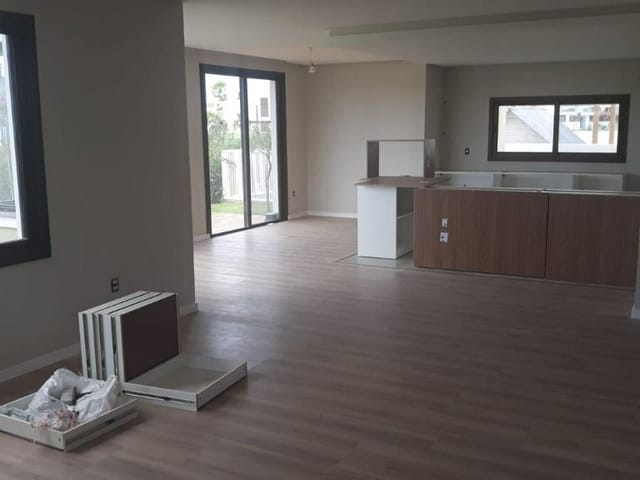 Casa com 452m² 3 quartos e 4 banheiros, à venda, no bairro Laranjal em Pelotas