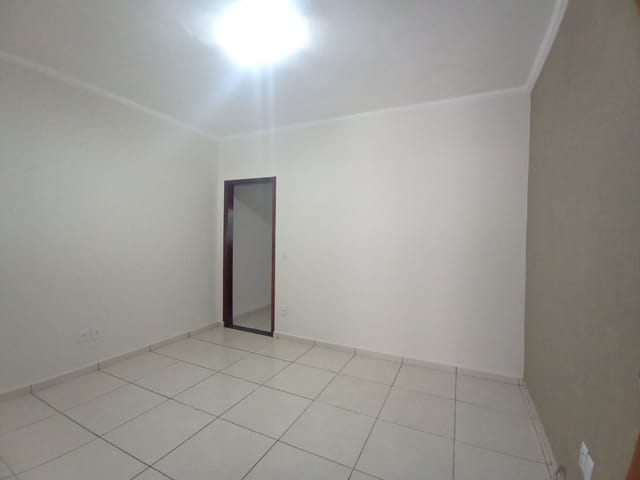 Casa com 125m², para alugar, no bairro Jardim dos Reis em São João da Boa Vista