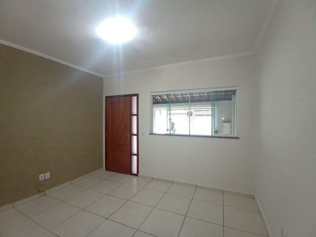 Casa com 125m², para alugar, no bairro Jardim dos Reis em São João da Boa Vista