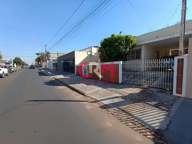 Casa com 258m² 3 quartos e 2 banheiros, à venda, no bairro Centro em Taquaritinga