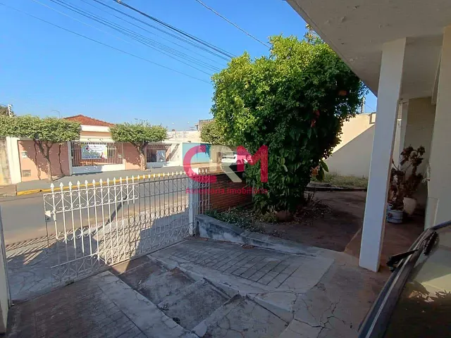 Casa com 258m² 3 quartos e 2 banheiros, à venda, no bairro Centro em Taquaritinga