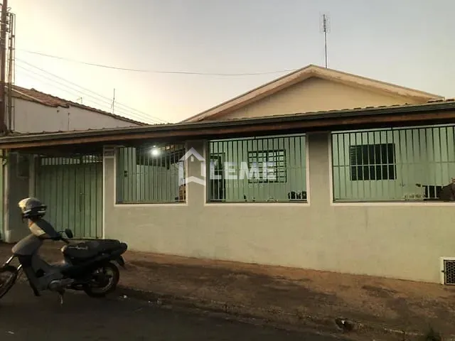 Casa 3 quartos e 2 banheiros, à venda, no bairro Conjunto Habitacional Francisco Garófalo em Mococa