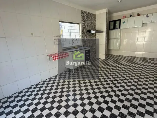 Casa 3 quartos e 2 banheiros, para alugar, no bairro Jardim São Paulo em Lavras