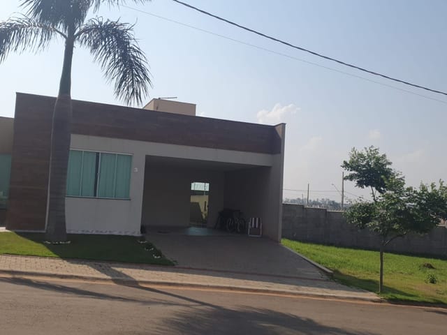 Casa com 252m² 3 quartos e 2 banheiros, à venda, no bairro Morada das Flores em Cambé
