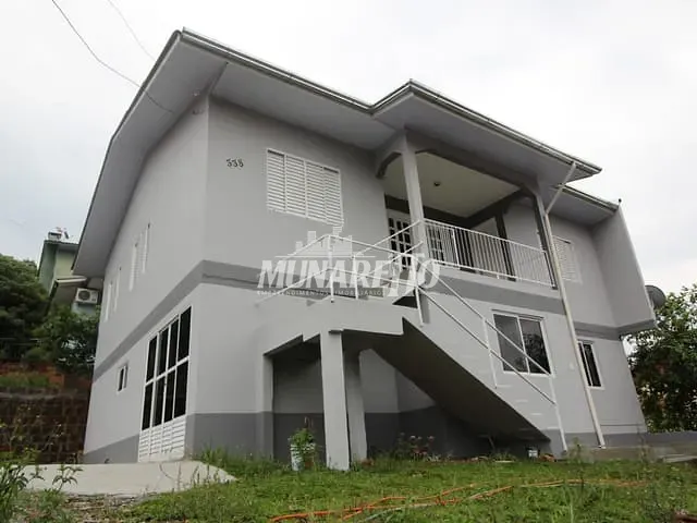 Casa com 187m² 6 quartos e 2 banheiros, à venda, no bairro Redin em Concórdia