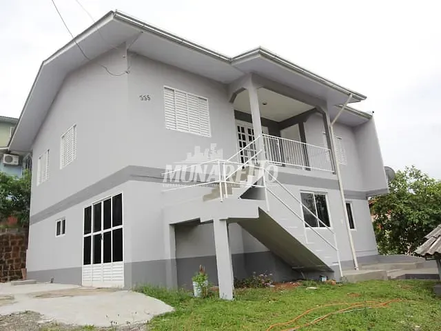 Casa com 187m² 6 quartos e 2 banheiros, à venda, no bairro Redin em Concórdia