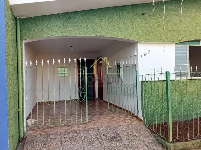 Casa com 149m² 2 quartos e 1 banheiro, à venda, no bairro Centro em Guaxupé