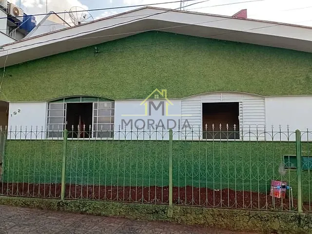 Casa com 149m² 2 quartos e 1 banheiro, à venda, no bairro Centro em Guaxupé