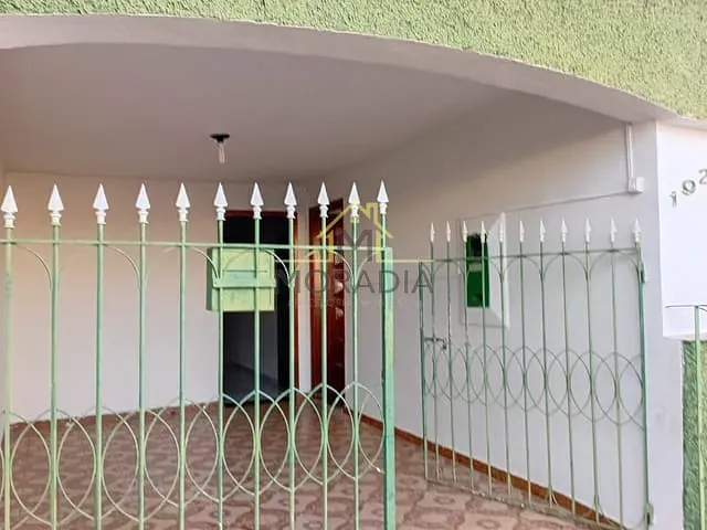 Casa com 149m² 2 quartos e 1 banheiro, à venda, no bairro Centro em Guaxupé