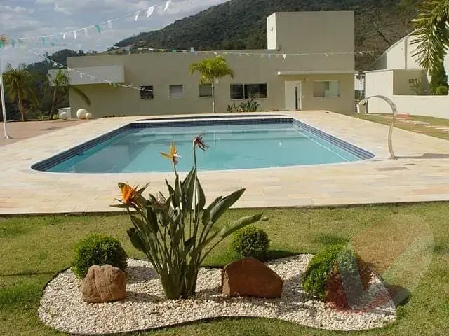 Casa com 1980m² 4 quartos e 4 banheiros, à venda, no bairro Alpes de Atibaia em Atibaia