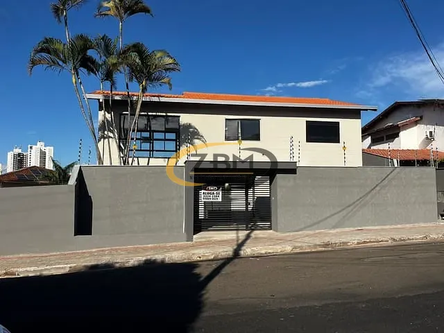 Casa com 558m² 3 quartos e 3 banheiros, à venda, no bairro Champagnat em Londrina