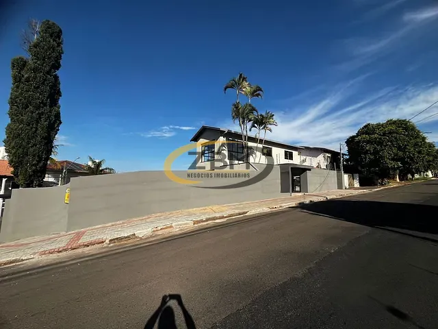 Casa com 558m² 3 quartos e 3 banheiros, à venda, no bairro Champagnat em Londrina