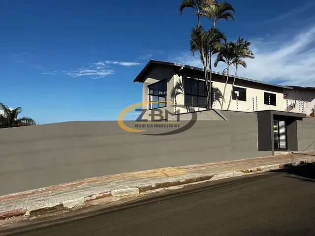 Casa com 558m² 3 quartos e 3 banheiros, à venda, no bairro Champagnat em Londrina