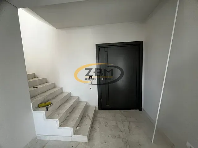 Casa com 558m² 3 quartos e 3 banheiros, à venda, no bairro Champagnat em Londrina