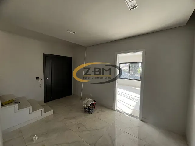 Casa com 558m² 3 quartos e 3 banheiros, à venda, no bairro Champagnat em Londrina