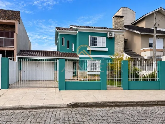 Casa 3 quartos e 3 banheiros, à venda, no bairro Areal em Pelotas
