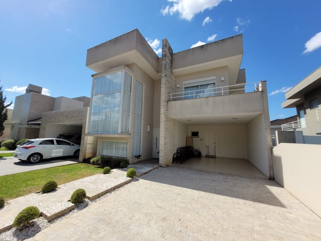 Casa com 301m² 3 quartos e 3 banheiros, à venda, no bairro Oficinas em Ponta Grossa
