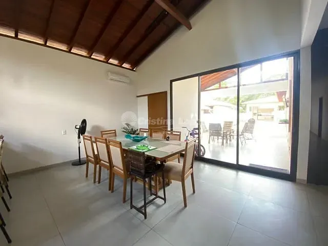 Casa com 750m² 4 quartos e 5 banheiros, à venda, no bairro Novo Uruguai em Teresina