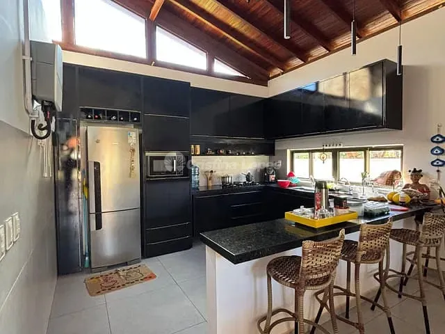 Casa com 750m² 4 quartos e 5 banheiros, à venda, no bairro Novo Uruguai em Teresina
