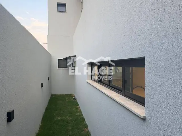 Casa com 208m² 4 quartos e 5 banheiros, à venda, no bairro São Sebastião em Cuiabá