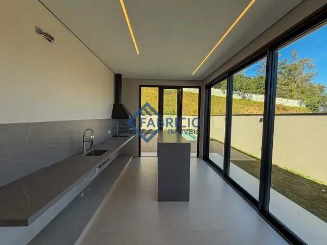 Casa com 600m² 4 quartos e 6 banheiros, à venda, no bairro Santa Cândida em Vinhedo