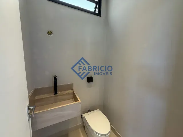 Casa com 600m² 4 quartos e 6 banheiros, à venda, no bairro Santa Cândida em Vinhedo