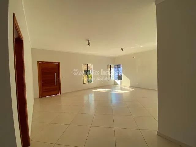 Casa 3 quartos e 4 banheiros, à venda ou para alugar, no bairro Parque Residencial Nova Holanda em Holambra
