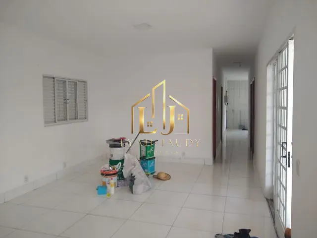 Casa com 300m² 3 quartos e 2 banheiros, à venda, no bairro Canelas em Várzea Grande
