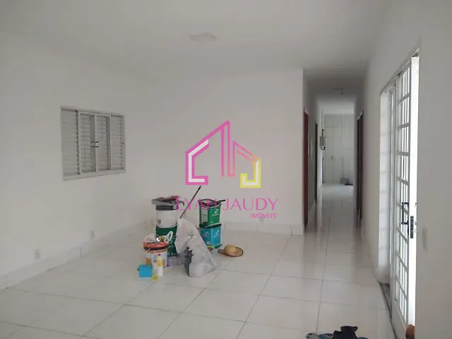 Casa com 300m² 3 quartos e 2 banheiros, à venda, no bairro Canelas em Várzea Grande