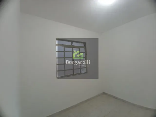 Casa 2 quartos e 1 banheiro, para alugar, no bairro Jardim Floresta em Lavras