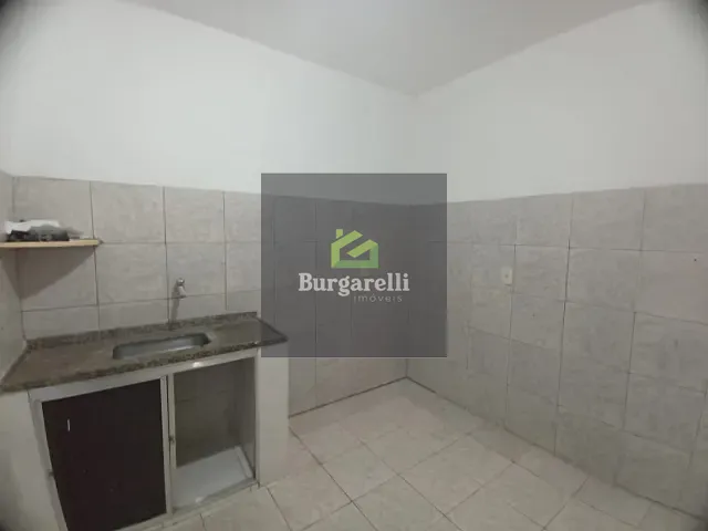 Casa 2 quartos e 1 banheiro, para alugar, no bairro Jardim Floresta em Lavras