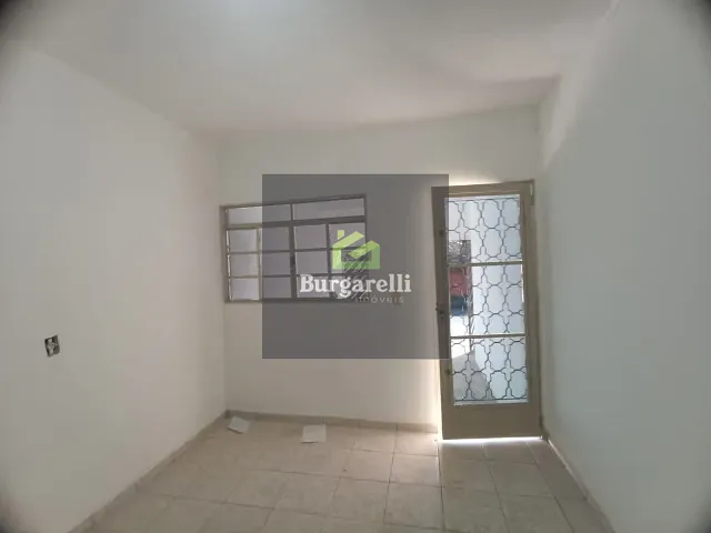 Casa 2 quartos e 1 banheiro, para alugar, no bairro Jardim Floresta em Lavras