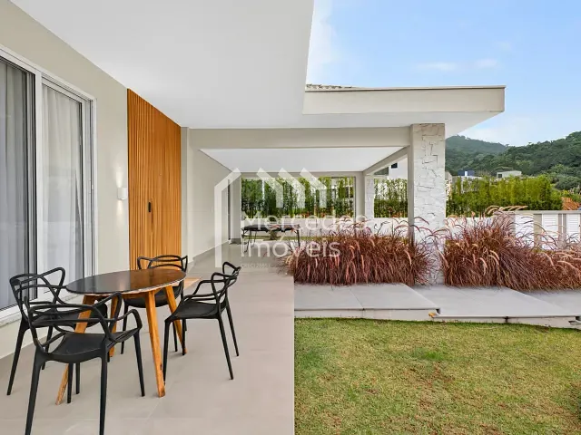 Casa 3 quartos e 5 banheiros, à venda, no bairro Ariribá em Balneário Camboriú