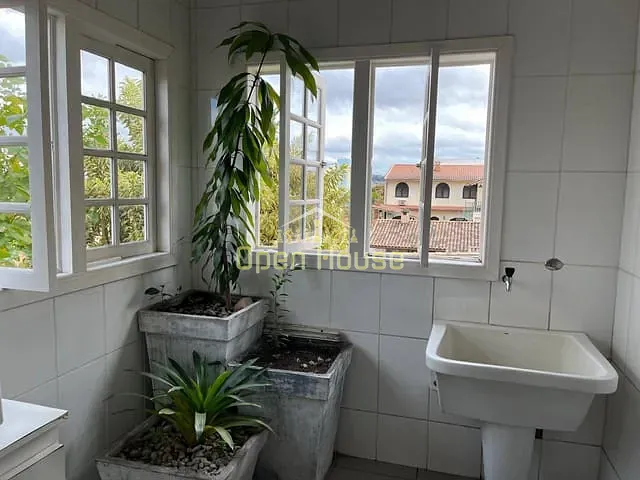 Casa com 360m² 4 quartos e 4 banheiros, à venda, no bairro Jardim Amália 1 em Volta Redonda