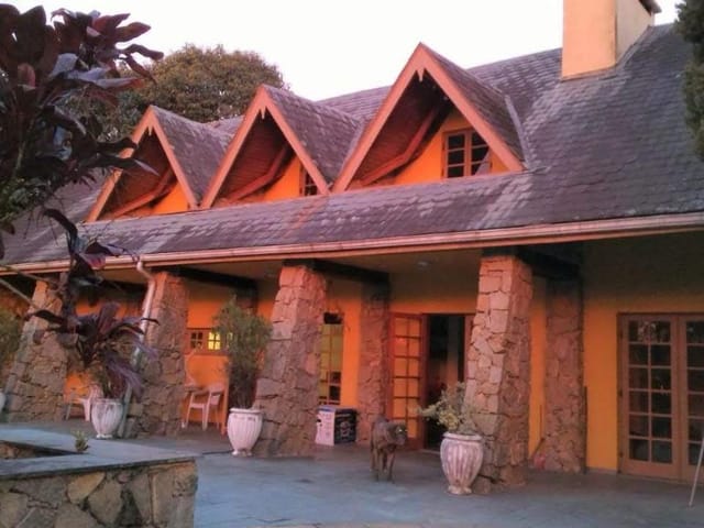 Casa com 540m² 4 quartos e 4 banheiros, à venda, no bairro Gramado em Cotia