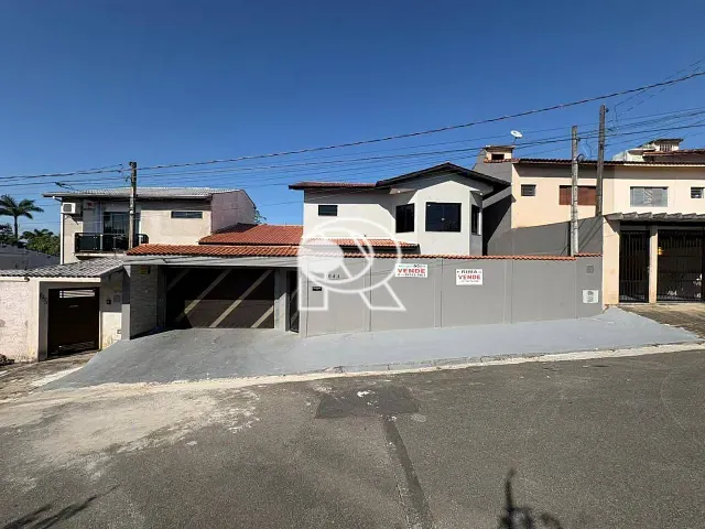 Casa 3 quartos e 4 banheiros, à venda, no bairro Vila Cabral em Registro