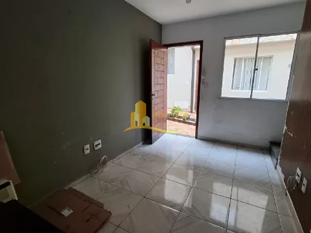 Casa 2 quartos e 1 banheiro, à venda ou para alugar, no bairro Vila Carmosina em São Paulo