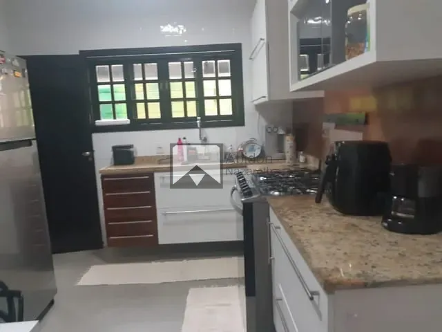 Casa com 255m² 4 quartos e 2 banheiros, à venda, no bairro Itaipu em Niterói