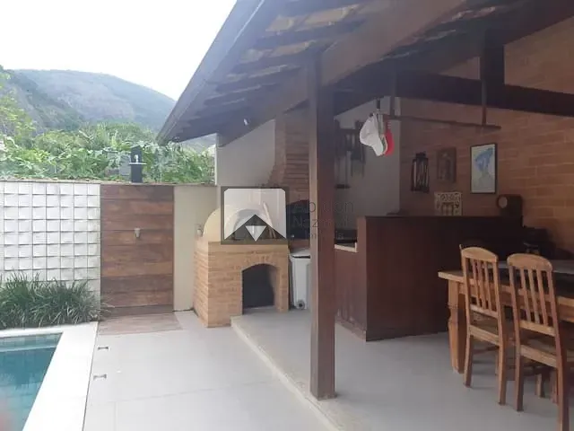 Casa com 255m² 4 quartos e 2 banheiros, à venda, no bairro Itaipu em Niterói