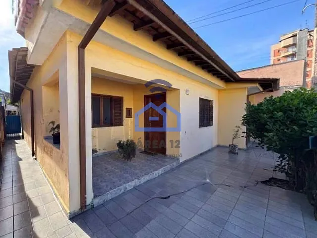 Casa com 468m² 3 quartos e 2 banheiros, à venda, no bairro Centro em Caraguatatuba