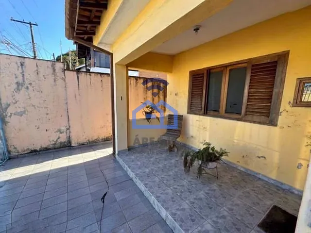 Casa com 468m² 3 quartos e 2 banheiros, à venda, no bairro Centro em Caraguatatuba