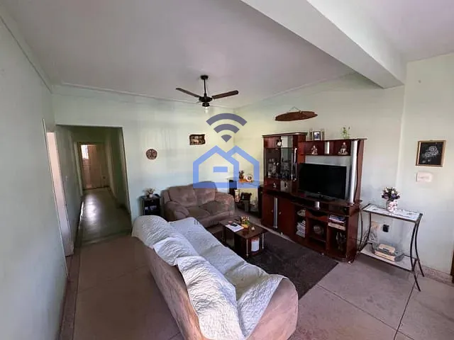 Casa com 468m² 3 quartos e 2 banheiros, à venda, no bairro Centro em Caraguatatuba