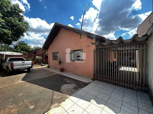 Casa com 225m² 2 quartos e 1 banheiro, à venda, no bairro Conjunto Habitacional Santiago em Rolândia