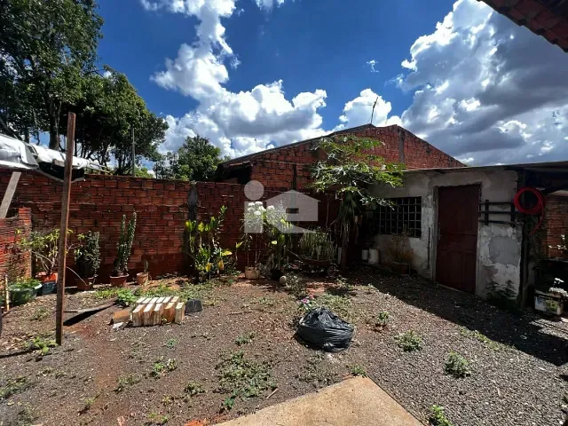 Casa com 225m² 2 quartos e 1 banheiro, à venda, no bairro Conjunto Habitacional Santiago em Rolândia