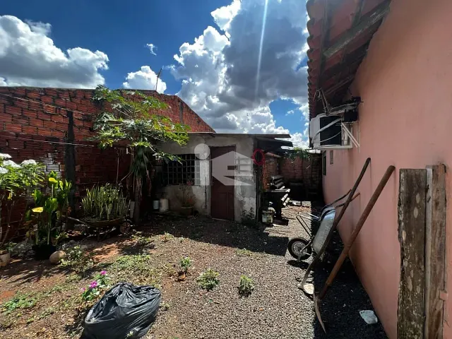 Casa com 225m² 2 quartos e 1 banheiro, à venda, no bairro Conjunto Habitacional Santiago em Rolândia