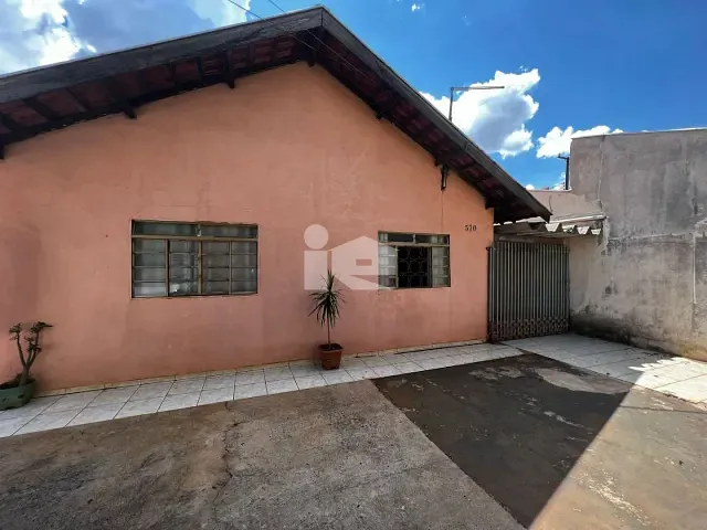Casa com 225m² 2 quartos e 1 banheiro, à venda, no bairro Conjunto Habitacional Santiago em Rolândia