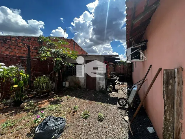 Casa com 225m² 2 quartos e 1 banheiro, à venda, no bairro Conjunto Habitacional Santiago em Rolândia