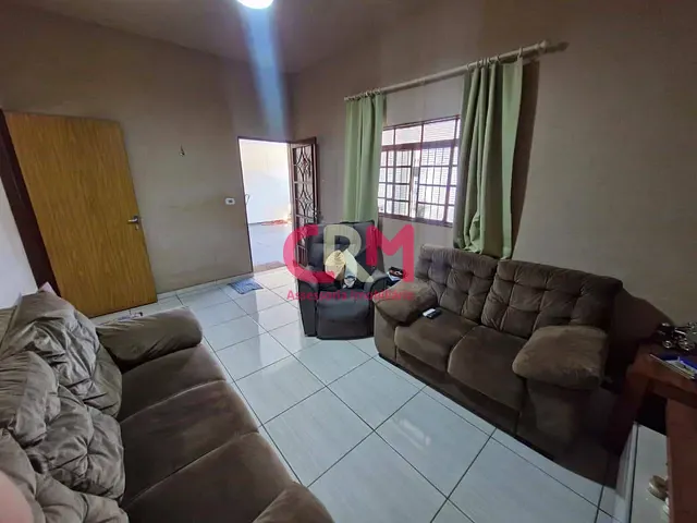Casa com 200m² 3 quartos e 2 banheiros, à venda, no bairro Centro (Jurupema) em Taquaritinga